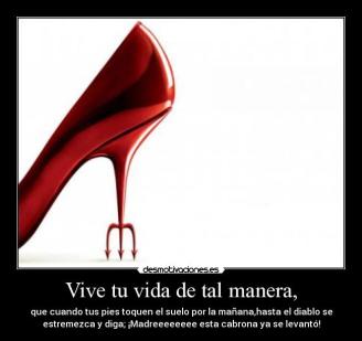 Yonosoygente, Historias reales, mundo surrealista, el neceser femenino, ese microcosmos 013