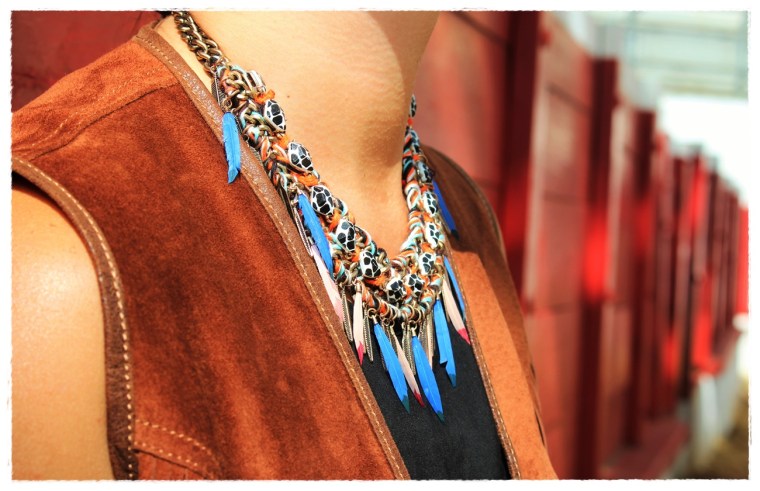 Cuida de ti, Cuida tu imagen, Nogaro, Plaza de toros, Vic-Fezensac, sombrero fedora, chaleco de ante y flecos, flares, boho, summer, winter trends, 70's 4